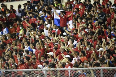 Peligrosos tumultos en las afueras del Rommel Fernández despiertan el temor de los fanáticos