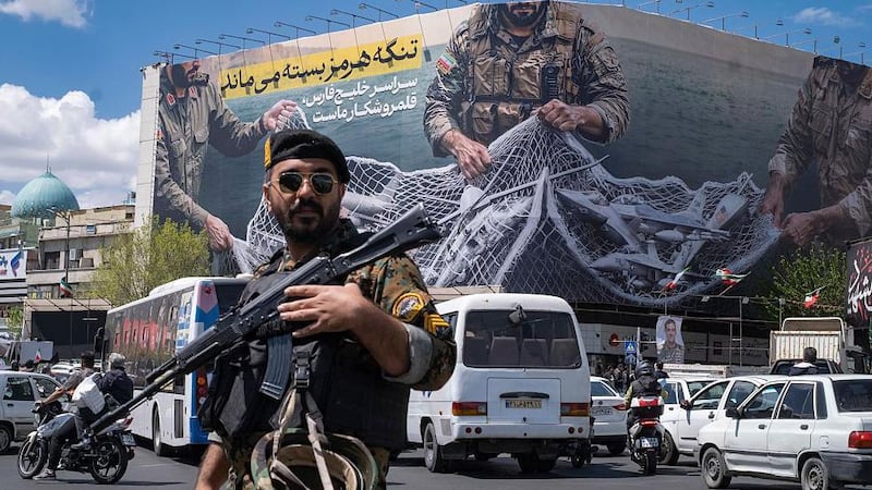 Irán vuelve a cerrar el estrecho de Ormuz tras acusar a EU de cometer actos de ‘piratería’ con su bloqueo naval