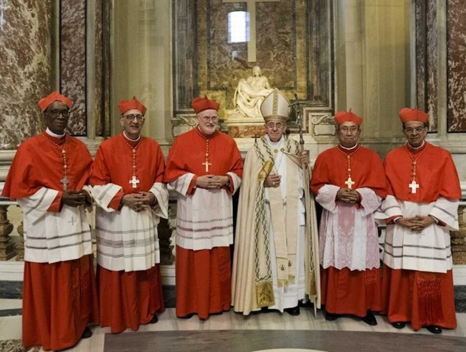 Papa Francisco consagra cinco cardenales nuevos