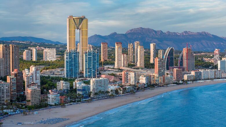 Cómo es el controvertido balneario al estilo Benidorm en Corea del Norte que recibió el primer grupo de turistas rusos