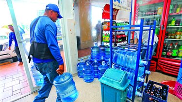 Consumo de agua embotellada crece