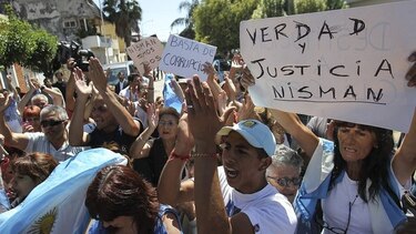 Concluye sepelio del fiscal que denunció a Cristina Fernández