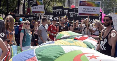 Europeos celebran marcha del Orgullo Gay en homenaje a víctimas de Orlando
