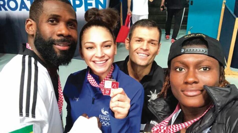 Carolena Carstens se cuelga la presea plateada, en Crocia