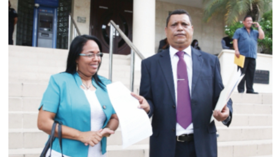 Denuncian a diputado Carles por presunto abuso de autoridad