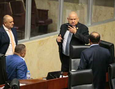 Reaparece Benicio Robinson: arremete contra el Gobierno y guarda silencio sobre la agresión de Salazar en la Asamblea