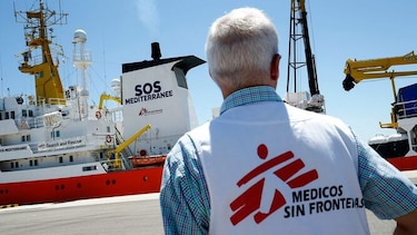 La ONG SOS Mediterráneo reanuda salvamento de migrantes en el mar