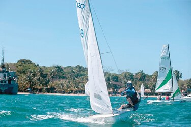 Spink y Selby se llevan los honores en regata de veleros