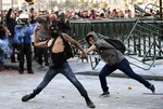 Manifestación en México concluye con enfrentamiento entre policías y encapuchados