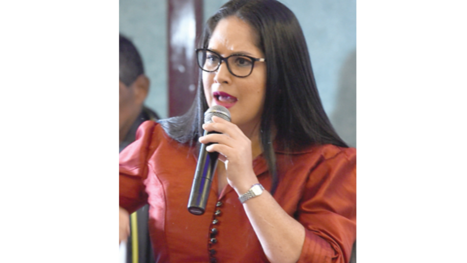 Diputada dice que comunicador violó la ‘medida de protección’