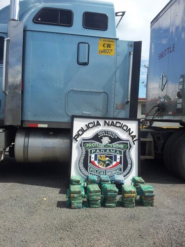 Decomisan droga en camión articulado tico