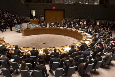 París celebra la resolución de la ONU para cortar la financiación del EI