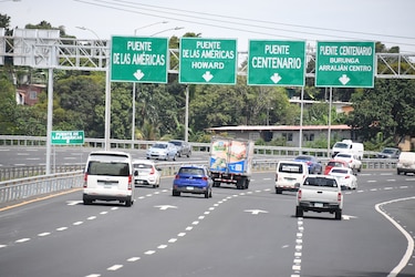 Tras la ola de críticas cambian la señalización de la carretera conocida como ocho carriles  