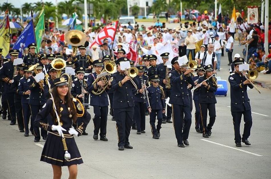Desfiles patrios regresan a calle 50 y vía España