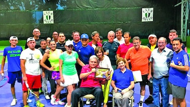 Reconocen labor de fundador de club de tenis