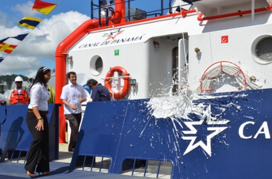 El Canal de Panamá bautiza remolcadores que se utilizarán en nuevas esclusas