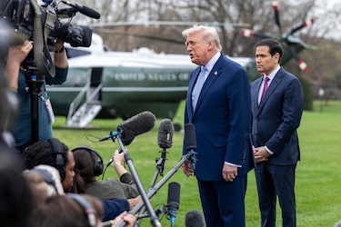Trump amenaza con atacar las centrales eléctricas de Irán si no abre el estrecho de Ormuz