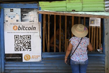 El Salvador adoptará el bitcoin como moneda en medio de un fuerte escepticismo