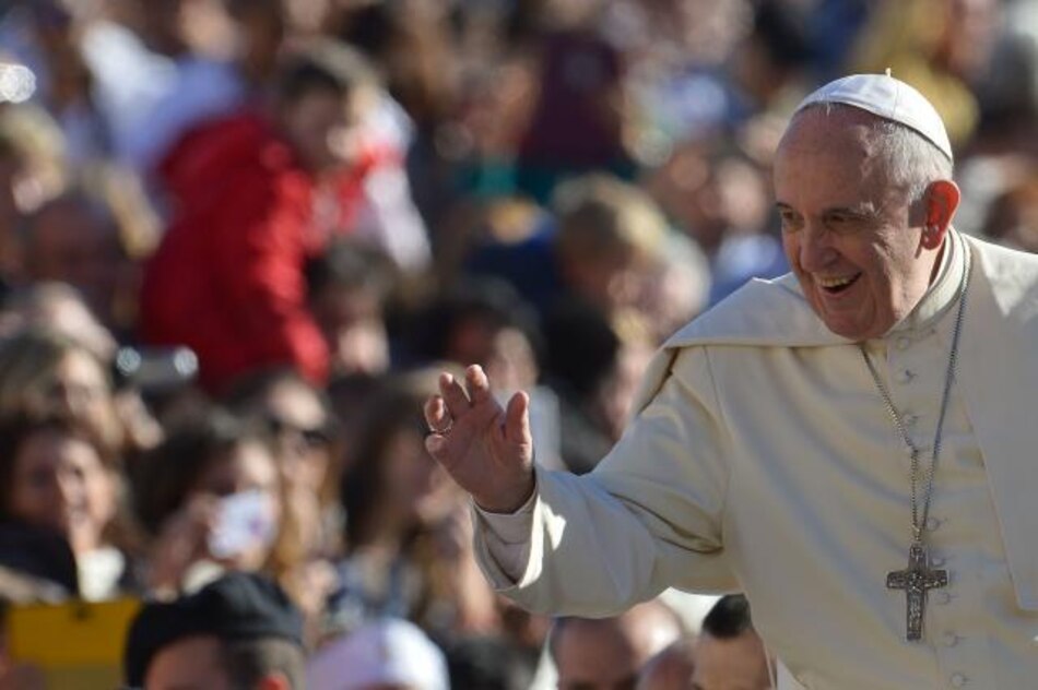 El papa Francisco rifa un carro, una bicicleta y una cafetera