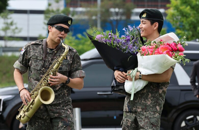 BTS se alista para su regreso: Suga es el último en servicio militar