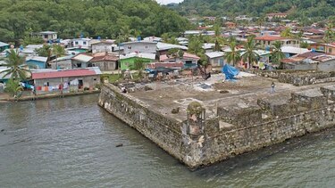 Joyas históricas del Caribe, entre matorrales y aguas residuales