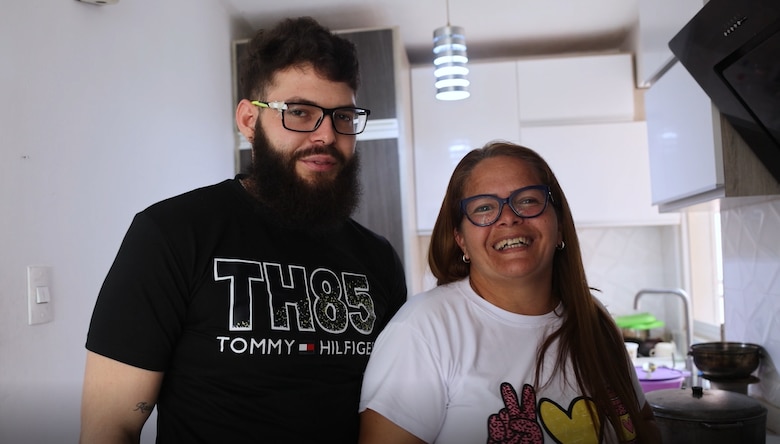 La brutalidad en la megacárcel de Bukele que denuncian 8 de los venezolanos deportados por Estados Unidos: ‘bienvenidos al cementerio de hombres vivos’