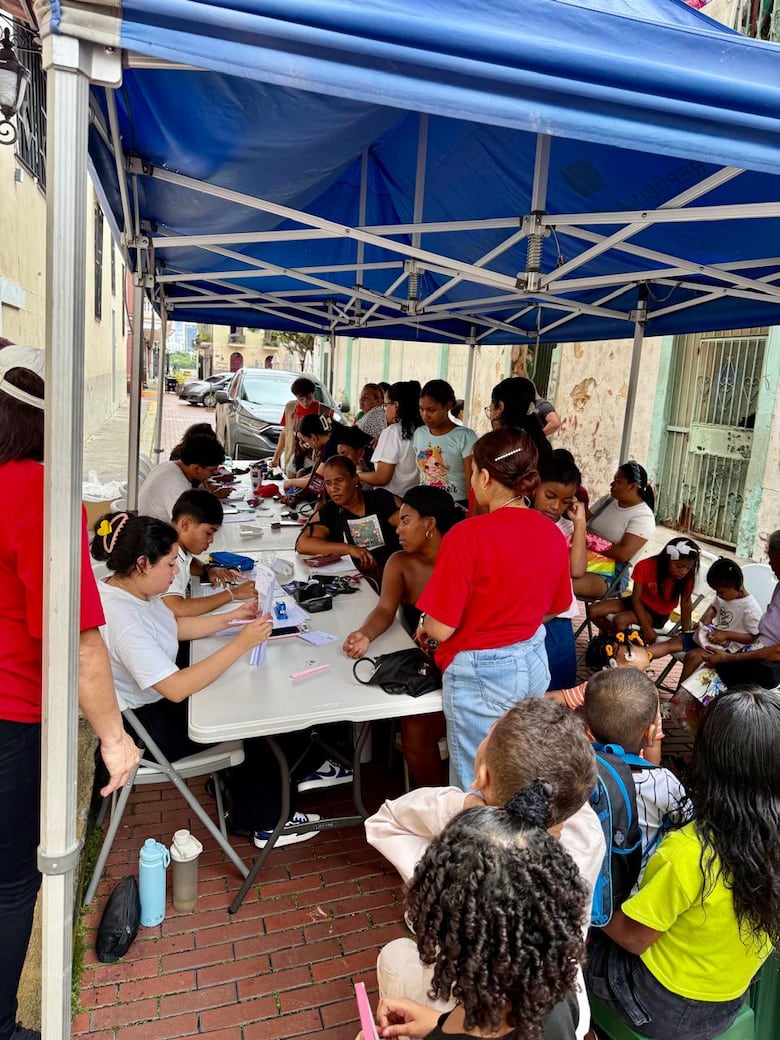 Feria de salud comunitaria brinda atención médica gratuita a más de 200 personas en el Casco Antiguo