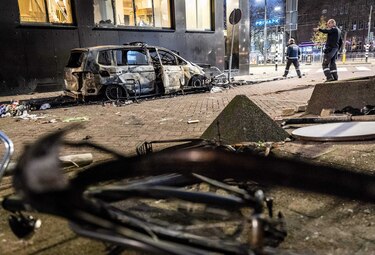 Disturbios en las protestas contra las restricciones por aumento de los casos de la Covid-19 en Holanda