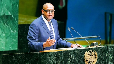 Forest Whitaker insta a defender a los jóvenes