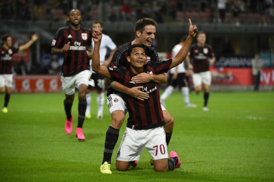 Milan se toma un respiro gracias a dos goles del colombiano Carlos Bacca