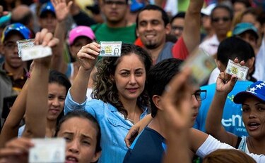 Vence plazo para validar firmas por revocatorio en Venezuela