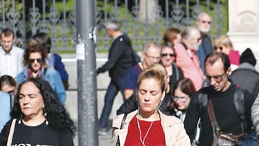 Desempleo en España cae a 14.5% en tercer trimestre