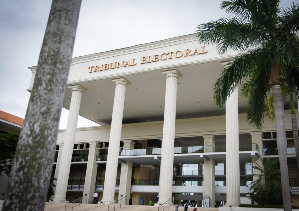 El Tribunal Electoral ordena que Álvaro Alvarado, Claramente y Foco suspendan sus publicaciones sobre Martinelli