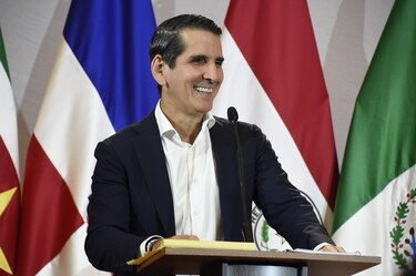 ¿Qué propone Rómulo Roux en su plan de gobierno?