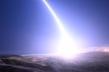 Estados Unidos prueba un misil balístico intercontinental dentro de su doctrina de disuasión nuclear