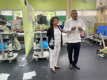 Vehículo antimotines ‘Pitufo’ de la Policía Nacional daña  laboratorios de la Facultad de Medicina de la Universidad de Panamá