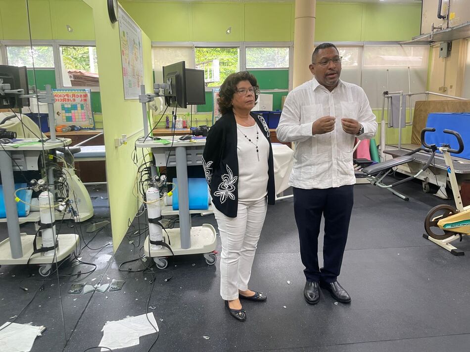 Vehículo antimotines ‘Pitufo’ de la Policía Nacional daña laboratorios de la Facultad de Medicina de la Universidad de Panamá