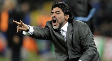 Maradona critica a Messi y se postula para dirigir a México