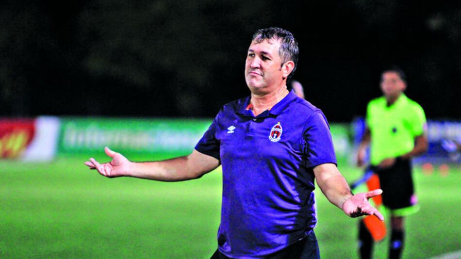 Sporting le dice adiós al técnico Lopera