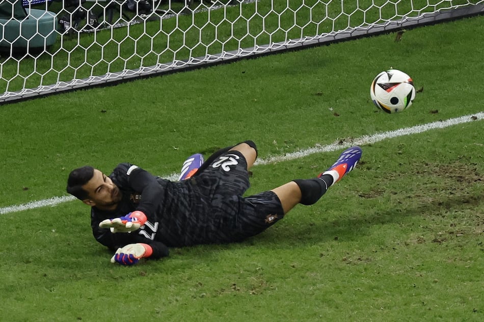 Diogo Costa salvó a Portugal en los penales