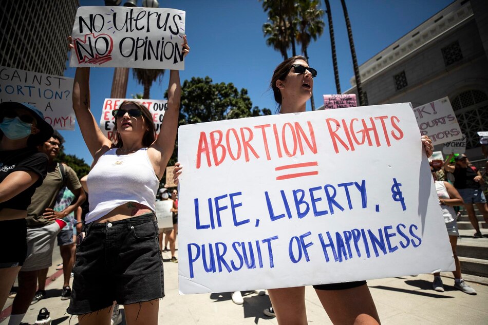 La campaña de Biden alerta sobre los planes de Trump para prohibir el aborto en todo Estados Unidos