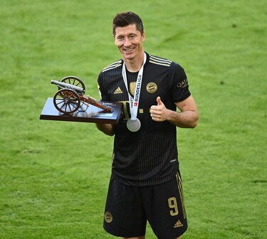 Lewandowski bate el récord de goles de Gerd Muller en cierre de la Bundesliga