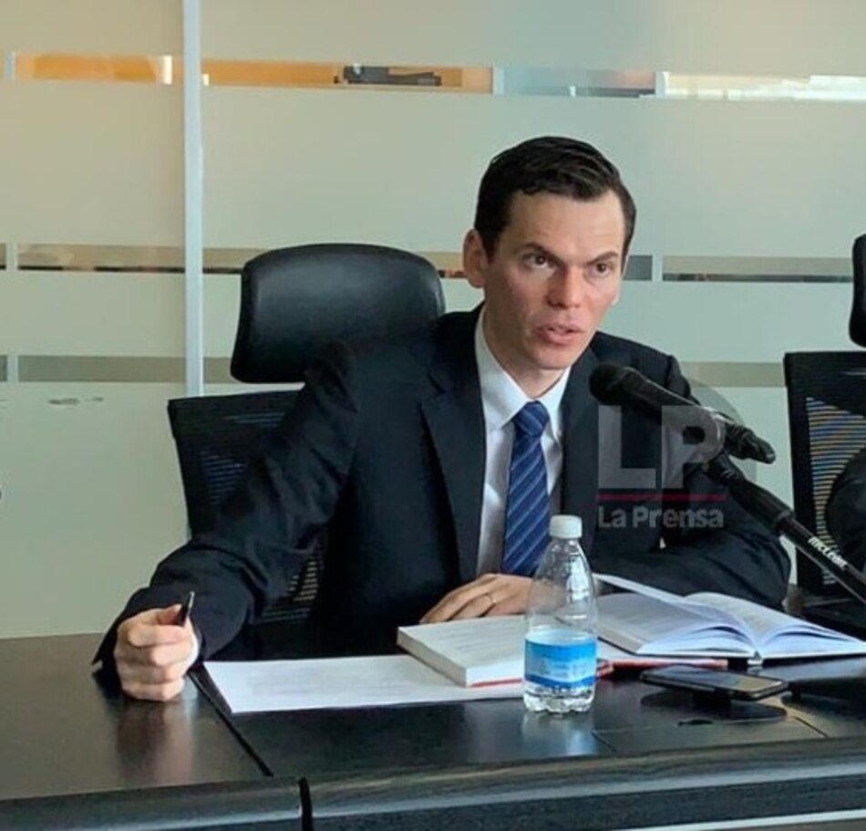 Solicitan investigación a los permisos de armas adquiridos por el director de Migración