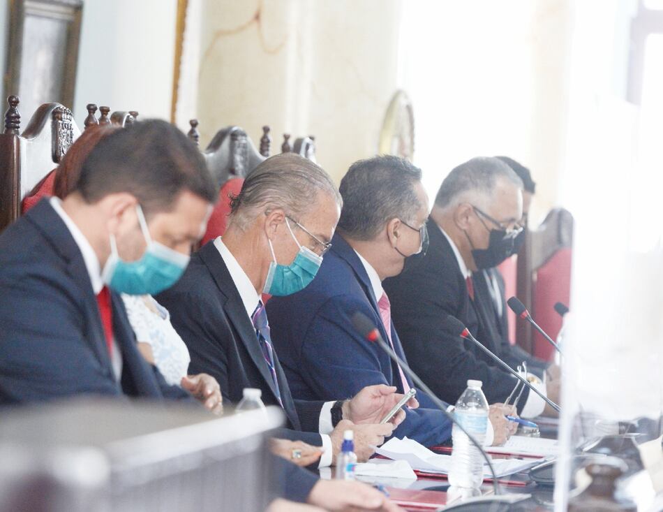 PRD podría frenar excesos en municipios