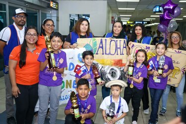 10 niños panameños que triunfaron en campeonato mundial de aritmética mental regresan al país