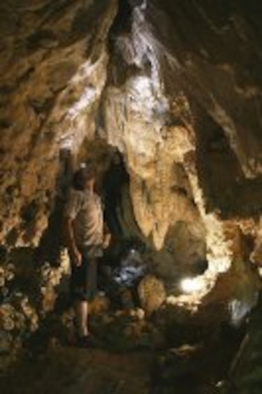 Un día de cascadas, cuevas y etnoturismo