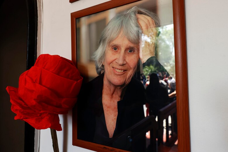 Despiden a la activista y bailarina Joan Jara, viuda de Víctor Jara