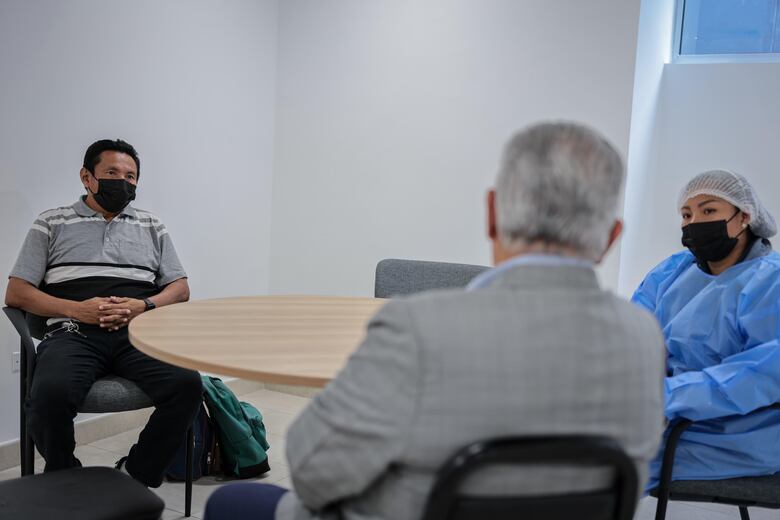 Mulino visita a niña herida por pedrada en protestas y pide cesar los enfrentamientos