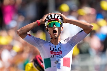 Del Toro triunfa en Montjuic y Vingegaard mantiene el liderato en el Tour