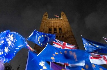 Suspenden producción de ‘moneda del brexit’